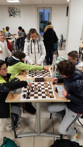 Lisa observe ses partenaires brestois Championnat du Finistère individuel jeune : 4 médailles d'or pour Brest. 2