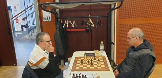Loïc en pleine reflexion Open FIDE de Brest - le bilan 10