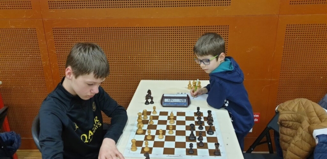 Nolan (à gauche) face à Mewen (à droite) Open FIDE de Brest - le bilan 6